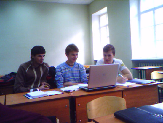 Студенты с ноутбуками